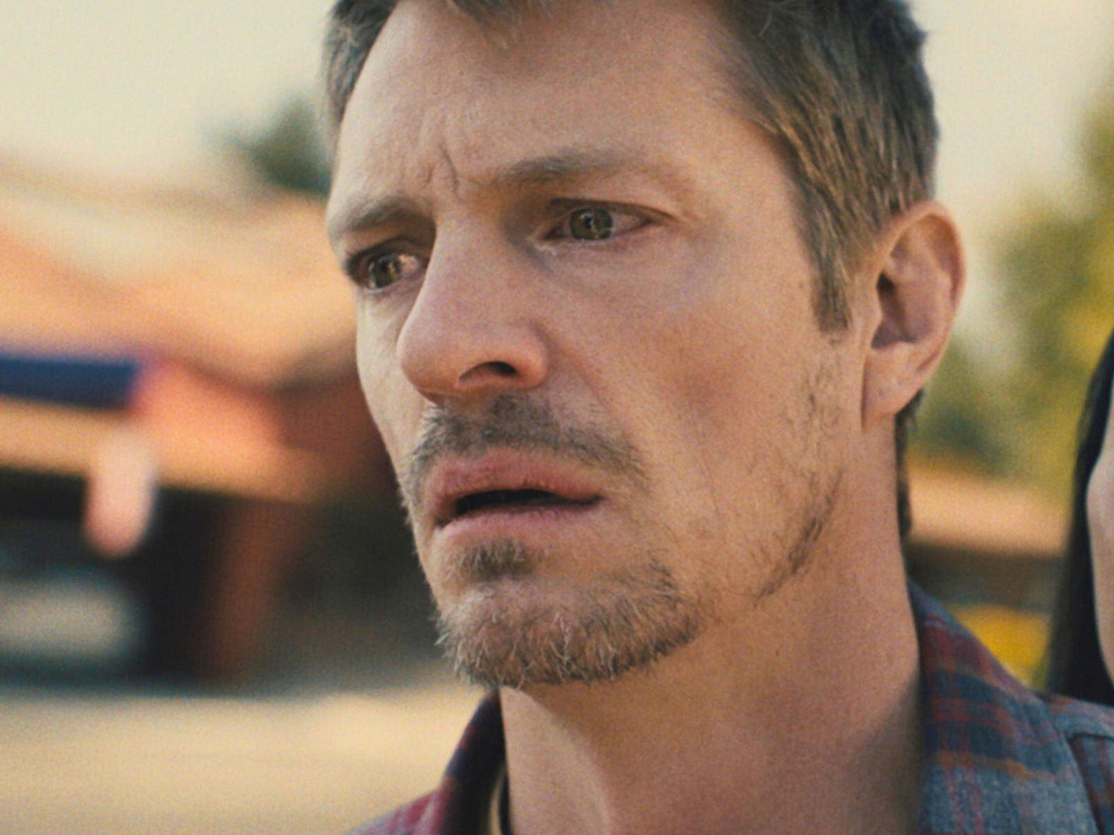 En “Silent Night”, Joel Kinnaman interpreta a Brian Godluck, un padre que pierde a su hijo en violentas circunstancias (Foto: Lionsgate)