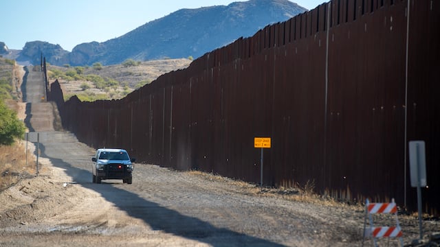 El polémico plan de Arizona para convertir en delito estatal cruzar ilegalmente su frontera con México