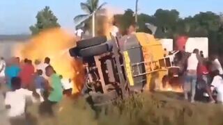 Liberia: 40 personas mueren cuando intentaban robar combustible de un camión volcado | VIDEO