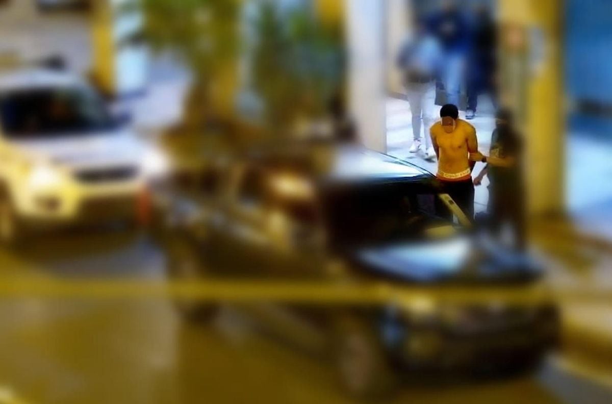Fotografía tomada de la cuenta oficial de X de la empresa Pública Múnicipal para la Gestión de Riesgos y Control de Seguridad de Guayaquil @segura_ep que muestra al presunto implicado en la muerte del jugador del Barcelona de Guayaquil Mario Pineida | Foto: EFE/ @Segura Ep