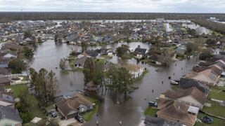 “Mis hijos estaban aterrorizados”: desesperación y enojo tras el paso del huracán Ida en Luisiana | FOTOS