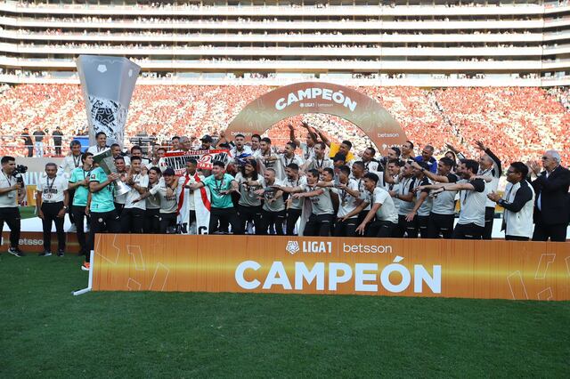 Lima, Domingo 12 de Noviembre del 2023.
¡La fiesta de los campeones! Evento de premiación al club Universitario de Deportes por la obtención de su campeonato 27 en el estadio Monumental en Ate.
Fotos: Leonardo Fernández / @photo.gec