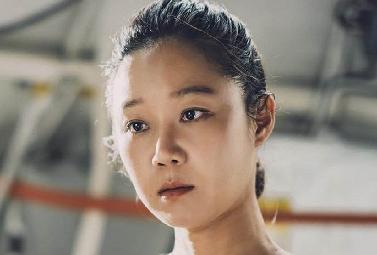 Gong Hyo-jin da vida a Eve Kim, la comandante espacial que asume su primera espacial en la serie coreana "Si las estrellas hablaran" (Foto: tvN/ Netflix)