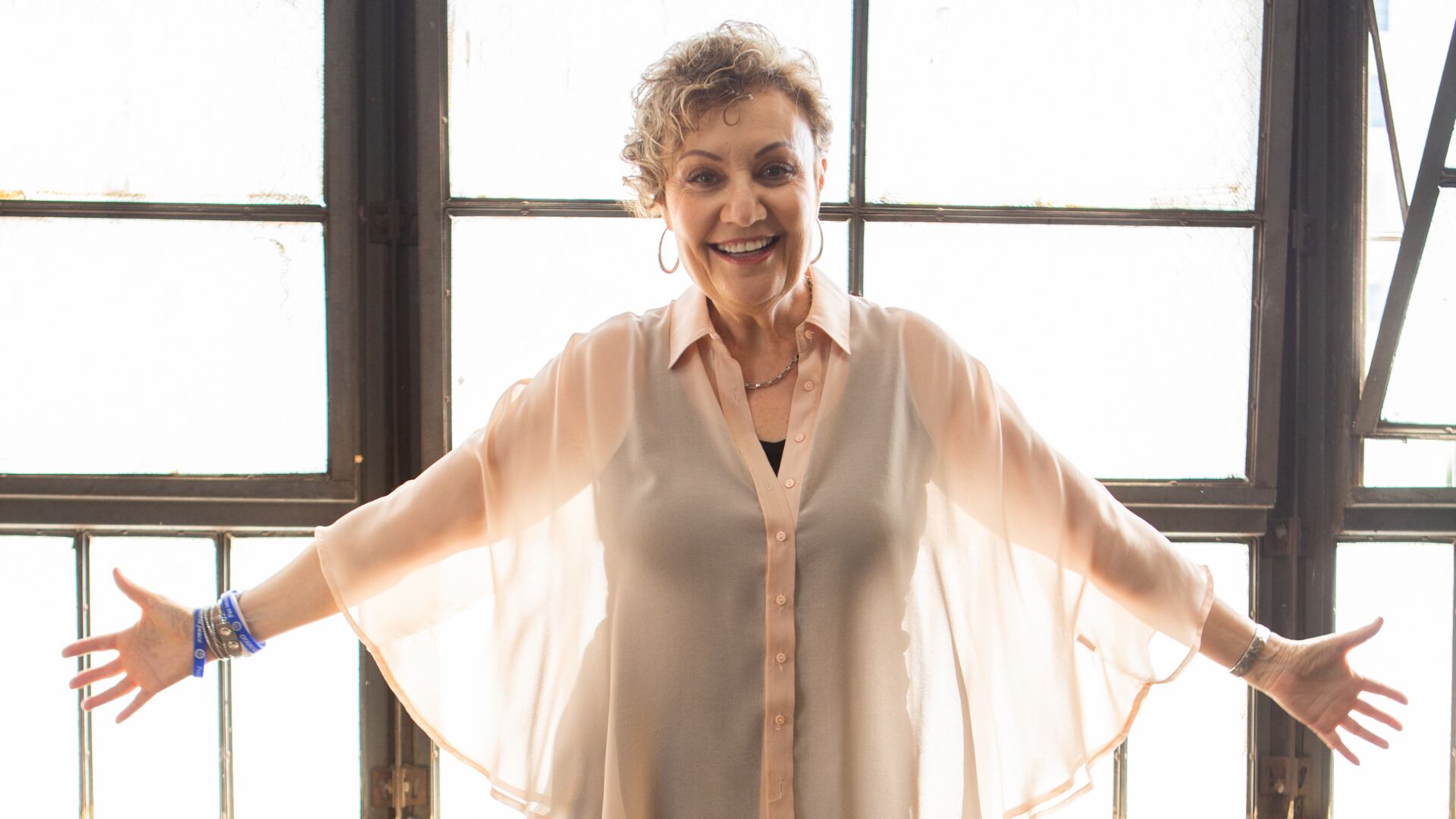 Mabel Katz fue honrada con la Bandera de la Paz 2012 Mil Milenios. (Foto: Editorial Planeta)