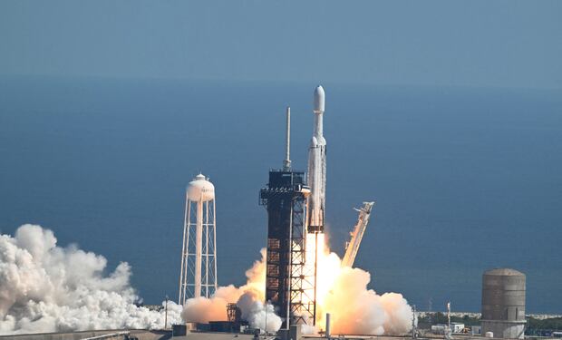SpaceX, empresa espacial de Elon Musk, podría ampliar su influencia con la NASA. (Foto: AFP)
