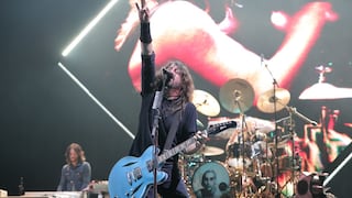 Vocalista de "Foo Fighters" invitó a un niño al escenario y juntos tocaron canción de "Metallica" | VIDEO