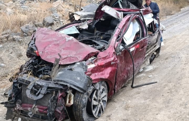Cajatambo: tres muertos deja despiste y volcadura de una camioneta familiar. (Foto: Difusión)