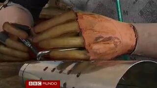VIDEO: el granjero chino que fabricó sus propios brazos biónicos