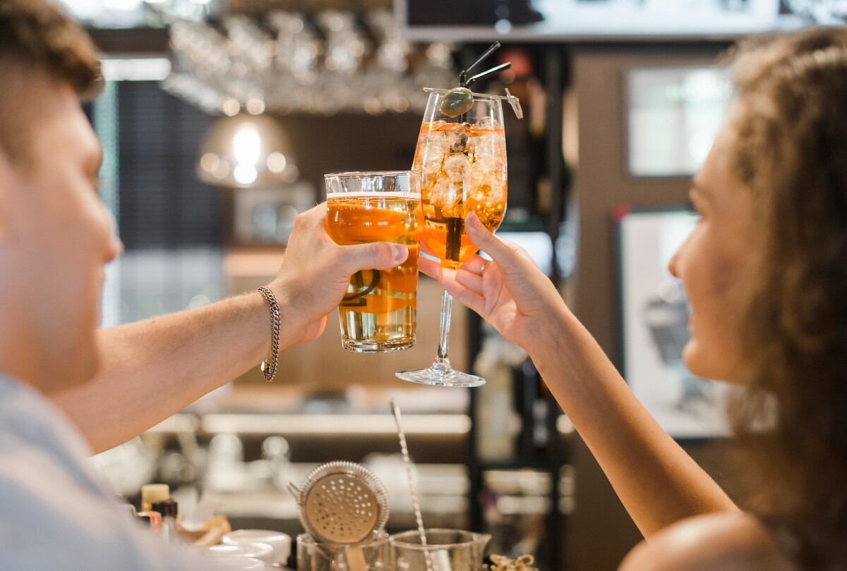 El Dr. Daryl Gioffre, nutricionista y especialista en salud intestinal, dio a conocer su bebida alcohólica favorita y la que siempre evita. (Foto referencial: Freepik)