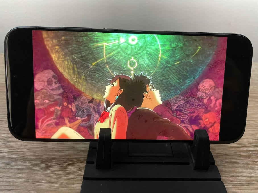 El Honor Magic 8 Pro cuenta con una pantalla OLED de 6,71 pulgadas con una resolución de 1.280x2.800 píxeles.