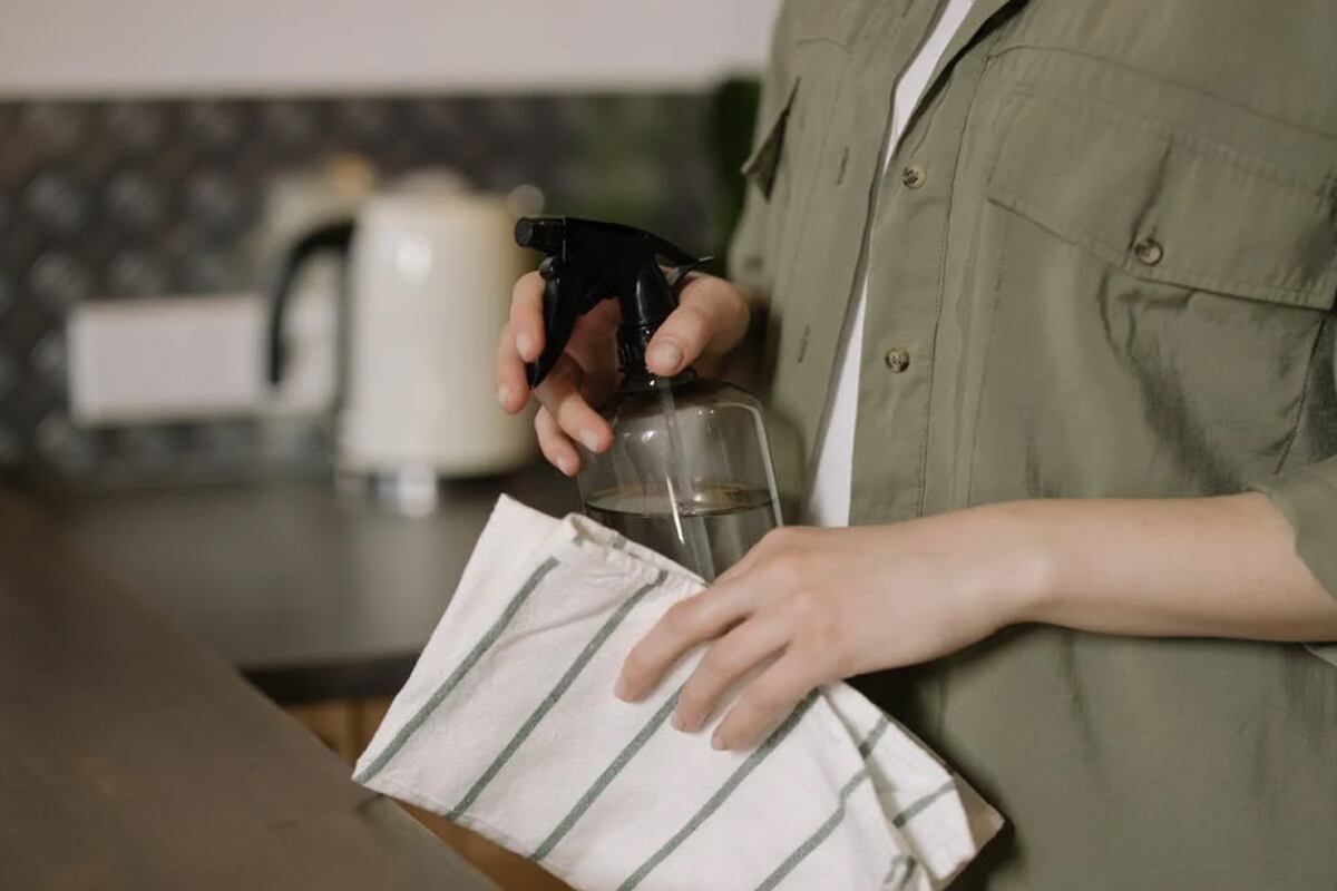 Conoce la lista de objetos que sueles olvidar cuando haces limpieza. | Imagen referencial: Pexels