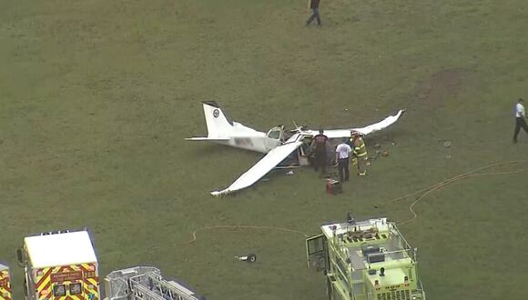 Un pequeño avión se estrelló en el aeropuerto de North Perry el 4 de agosto de 2023. (Foto: NBC Miami)