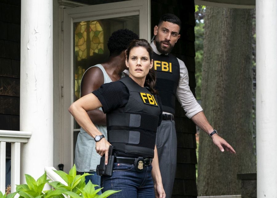 Maggie Bell y Omar Adom, los agentes protagonistas de la serie "FBI". Photo: Bennett Raglin/CBS ©2025 CBS Broadcasting, Inc. All Rights Reserved.