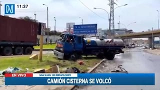 San Juan de Miraflores: reportan volcadura de camión cisterna que transporta petróleo | VIDEO