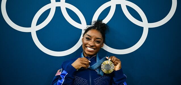 El icónico collar que mostró Simone Biles tras ganar su sexta medalla de oro