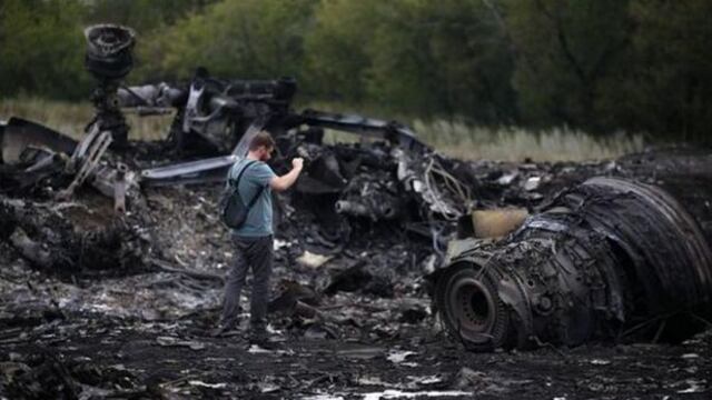 Ofrecen US$ 30 mlls. por pistas del avión derribado en Ucrania