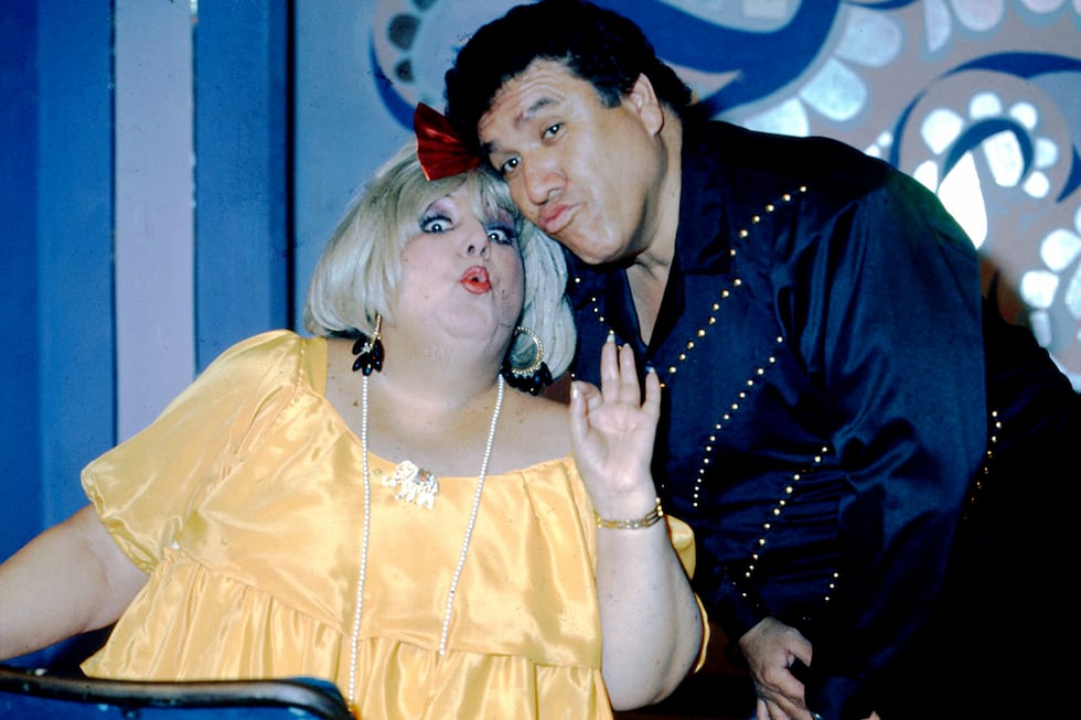 En 1955, Alicia retornó al Perú, luego de una fascinante gira que llenó de mucha experiencia a esta dama del teatro. Ella llegaría a la popularidad en una especie de transformación metamorfosica y en programas televisivos como 'El Tornillo', 'Risas y Salsa' y 'Estrafalario'.