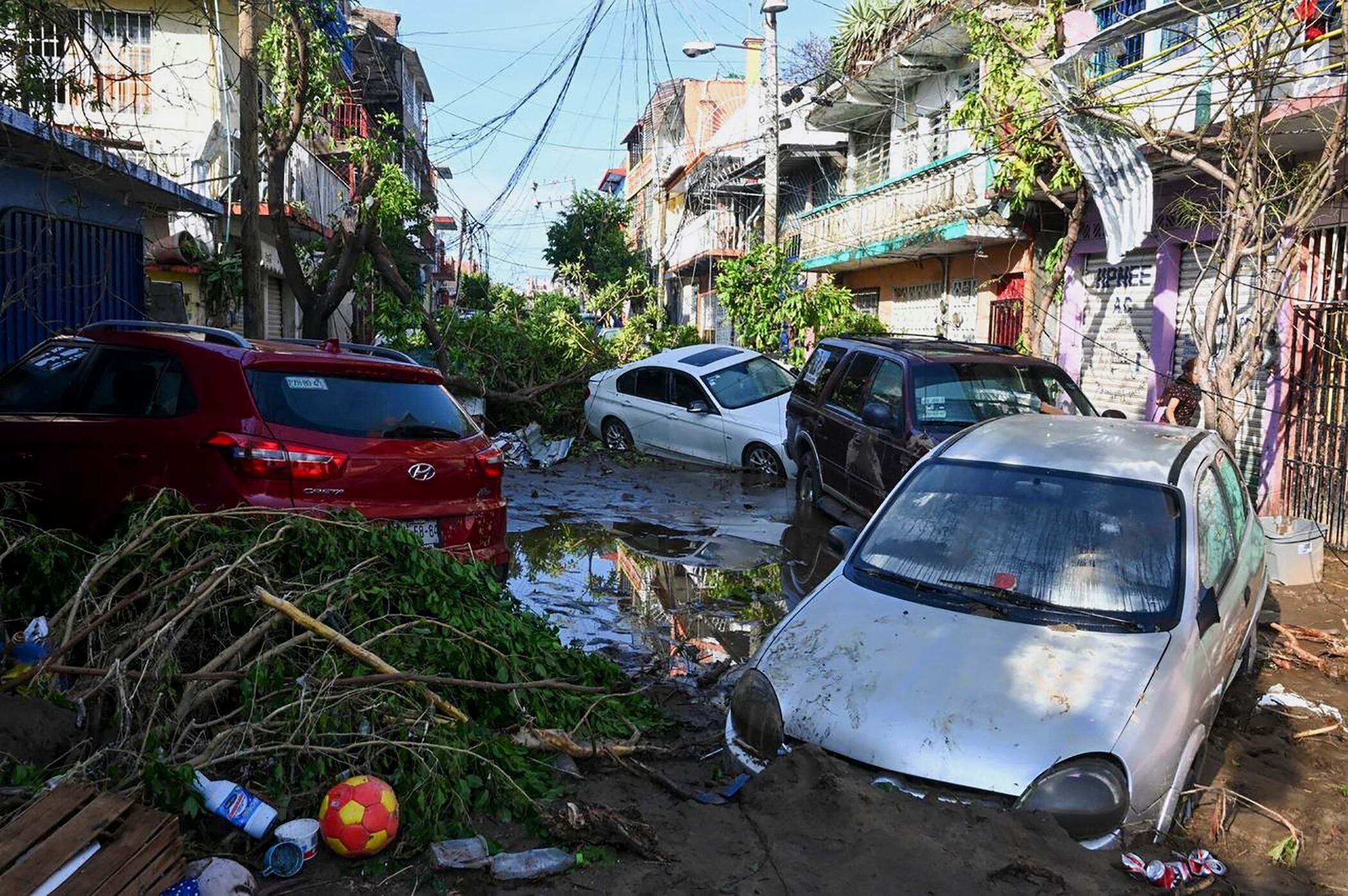 Vista de los daños causados ​​tras el paso del huracán Otis en Acapulco, estado de Guerrero, México, tomada el 26 de octubre de 2023. (Foto de FRANCISCO ROBLES/AFP).