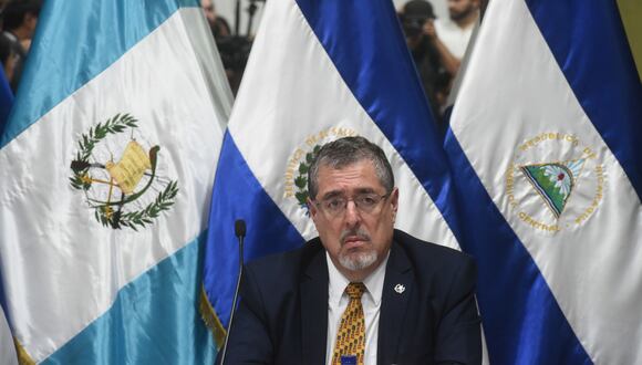 El presidente electo de Guatemala, Bernardo Arevalo de León, acudió este lunes a la sede del Tribunal Supremo Electoral, el 2 de octubre de 2023, en Ciudad de Guatemala, Guatemala. (Foto de Edwin Bercián / EFE)