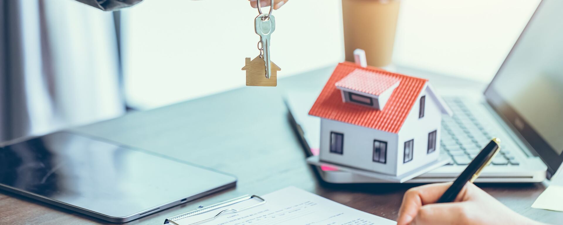 Joven, digital, más exigente y enfocado en una inversión segura: el nuevo perfil del comprador de vivienda