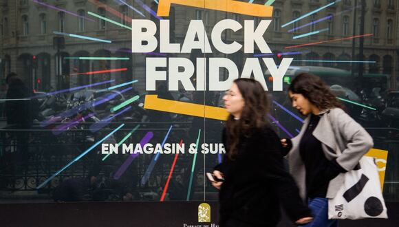 Un reporte de Deloitte, indica que los consumidores podrían gastar en promedio de US$ 567 en Black Friday y Cyber Monday. (Foto: Stringer / AFP)