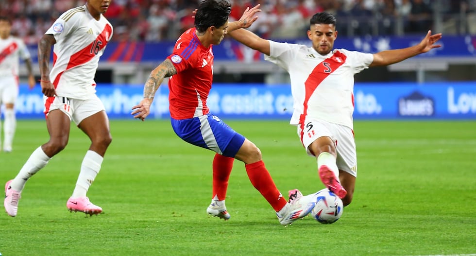 Con temperamento, actitud y fútbol: la mejor versión de Perú en años puso en jaque al Chile de Gareca. | Foto: Fernando Sangama - @photo.gec