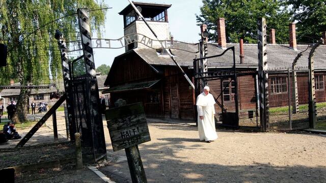 Así fue la visita del papa Francisco al campo de Auschwitz