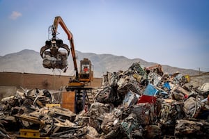 ATU chatarrea 24 vehículos ilegales de hasta 37 años de antigüedad