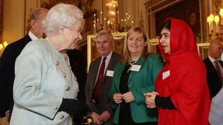 Malala se reunió con la reina Isabel II en el Palacio de Buckingham