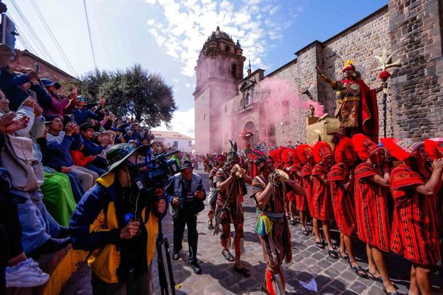 Turistas locales y extranjeros presenciaron en directo la realización de la esperada ceremonia | Foto: ANDINA/ Luis Iparraguirre