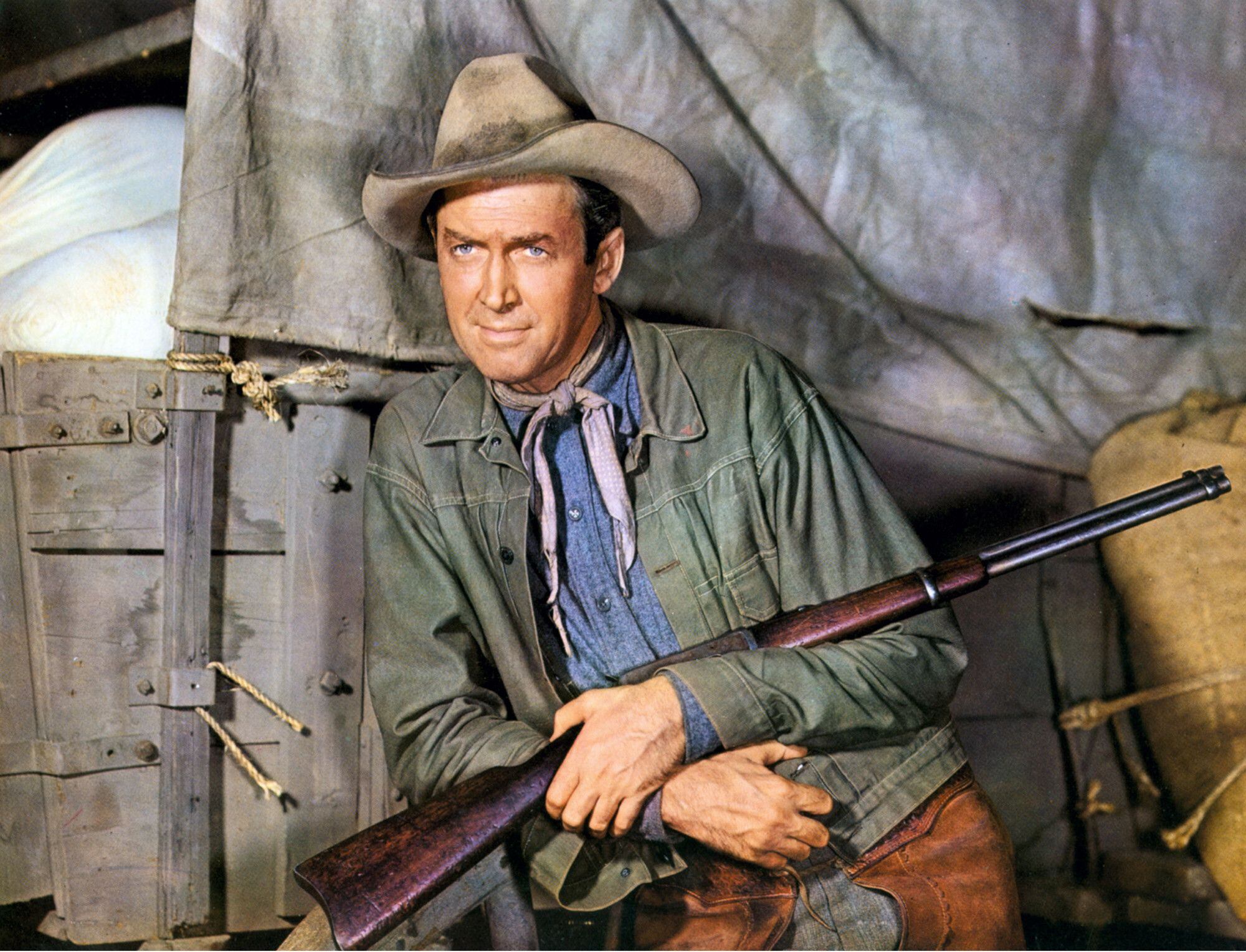 James Stewart y su chaqueta verde en "Bend of the River", inspiración para Pedro Almodóvar en "Extraña forma de vida".