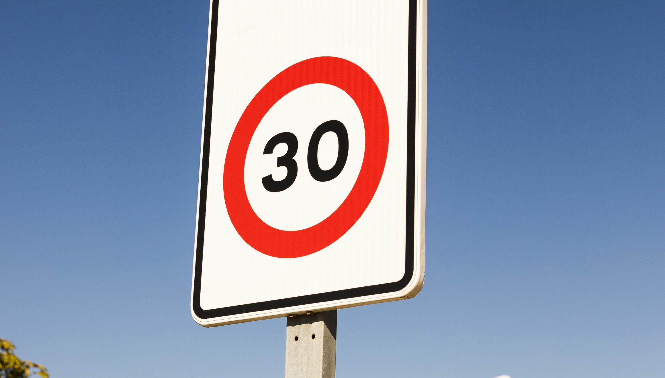 Son 5 calles conocidas de Dallas que ahora tienen nuevos límites de velocidad (Foto: Freepik)