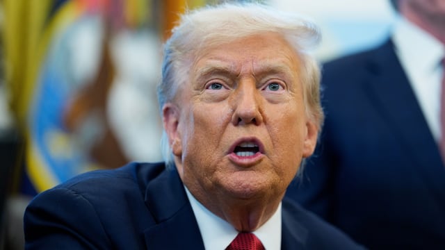 Trump está abierto a un acuerdo con los demócratas sobre salud para reabrir el Gobierno de EE.UU.