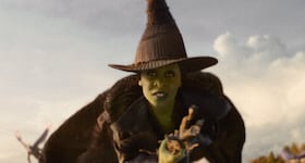 “¿Dónde firmamos para el Oscar de Ariana Grande y Cynthia Erivo?”: estrellas latinas de “Wicked por siempre” nos cuentan por qué creen que es una película “mucho más profunda”
