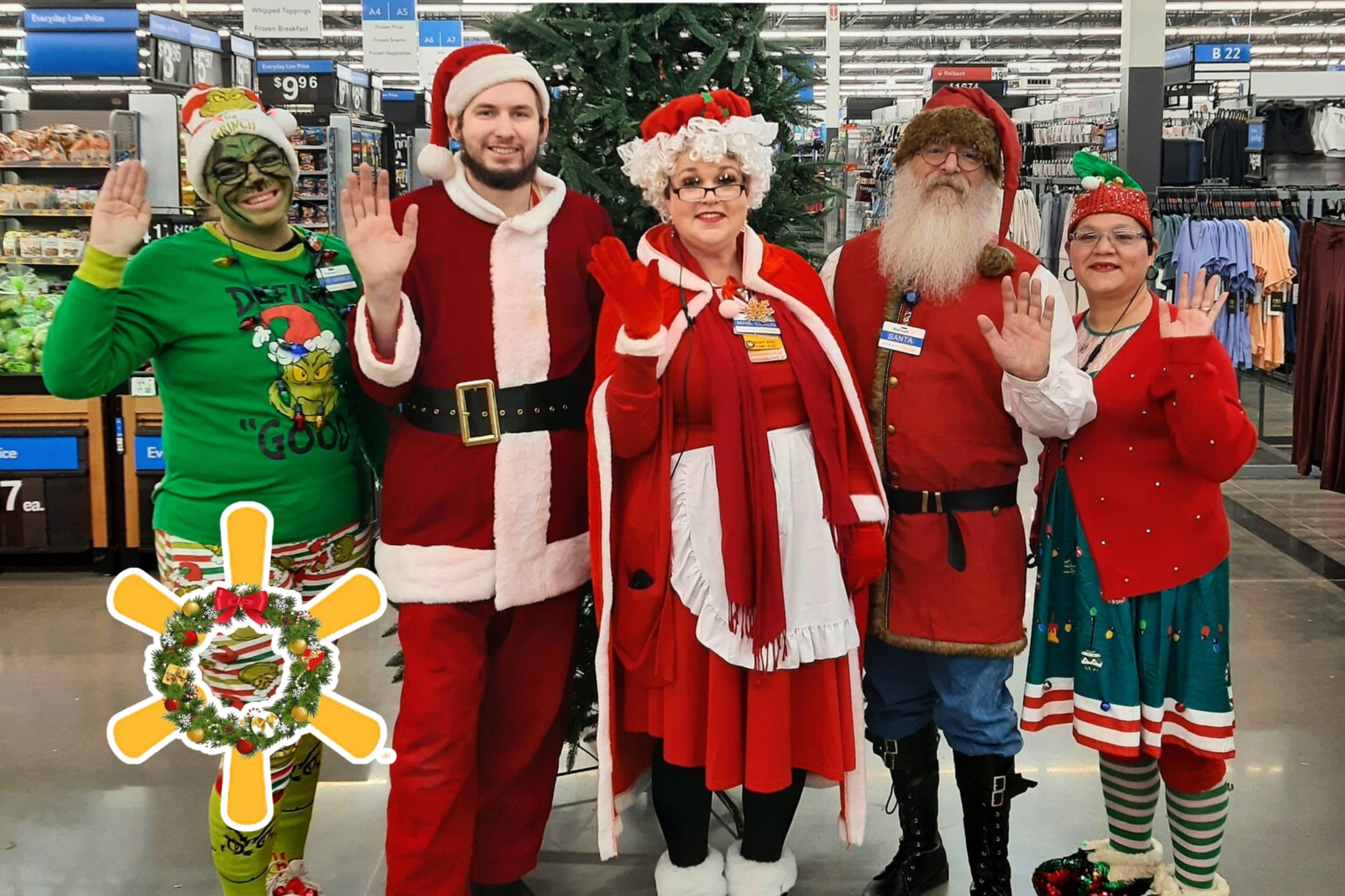 Trabajadores de Walmart vestidos con trajes típicos de la Navidad (Foto: Walmart)