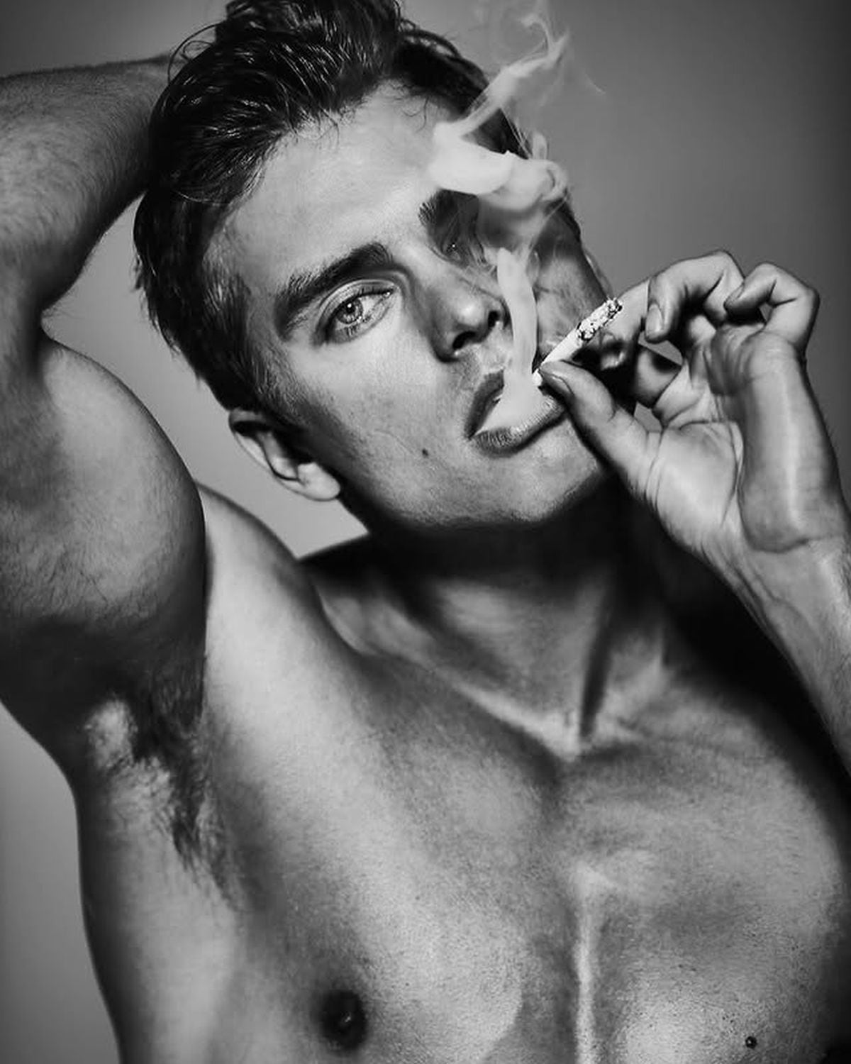 "Sesión de fotos con traje de cumpleaños - perdí mi ropa debido a la inflación", publicó Pierson Fodé el día de su cumpleaños en 2023 (Foto: @whereisrowandaly / Instagram)