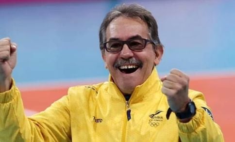 Tras 7 años al mando de la selección de Colombia, donde alcanzó importante logros deportivos como la clasificación al Mundial de 2022 y medallas de plata en la Challenger Cup y los Juegos Panamericanos de Lima 2019.