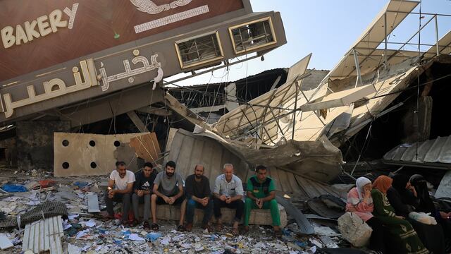 Cuatro centros de refugiados en escuelas de la ONU en Gaza dañados por bombardeos