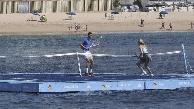 Dimitrov y Bouchard jugaron tenis en el mar de Acapulco