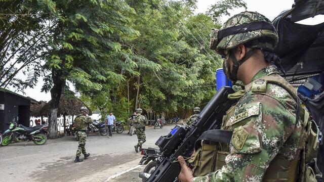 Mueren dos militares venezolanos al estallar una mina en los combates en la frontera con Colombia