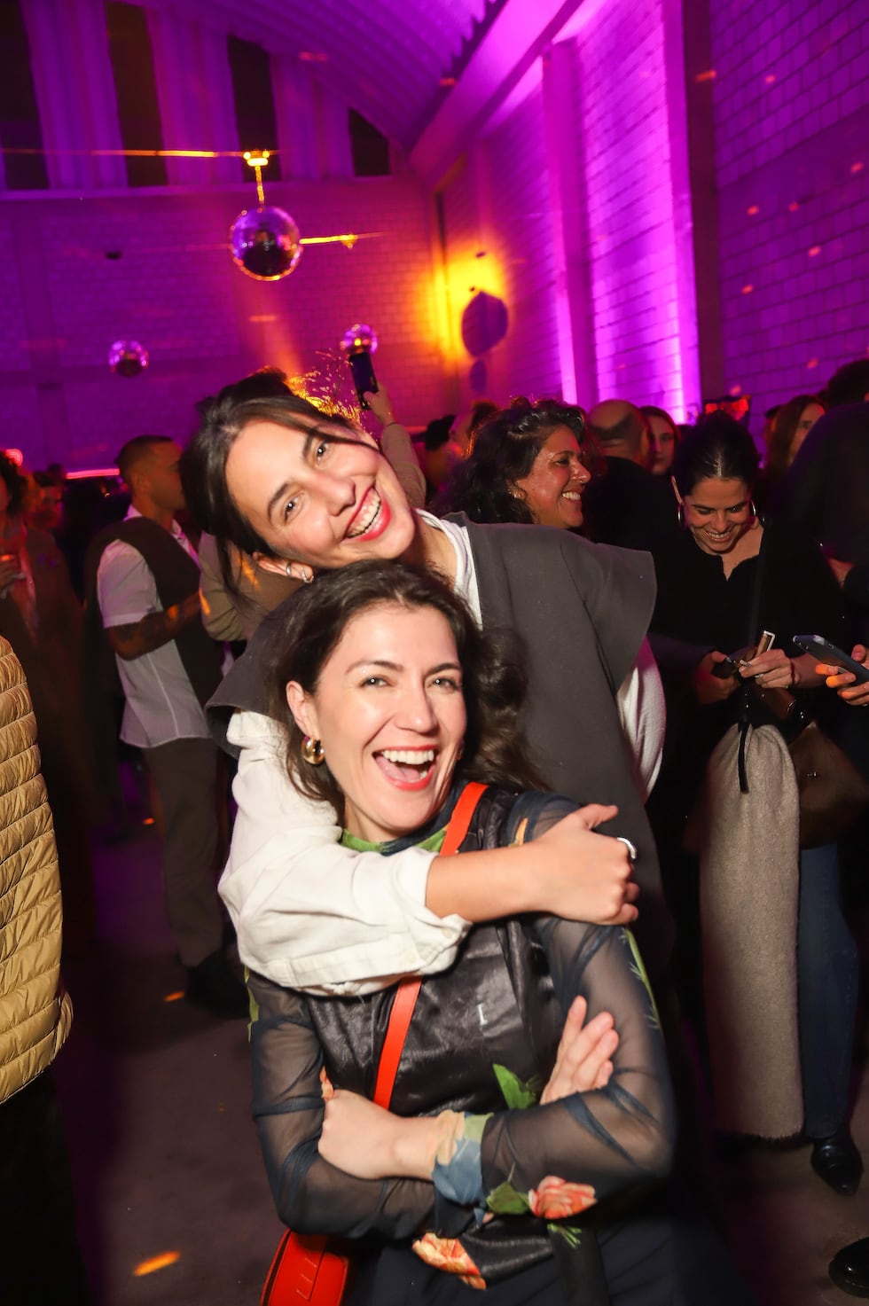 Luciana Graña y Pamela Romero Wilson se suman a la celebración por el lanzamiento del pisco acholado de Bodega Murga. Barranco.