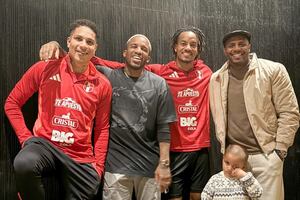 Jefferson Farfán visitó a sus excompañeros de la selección en la previa al amistoso ante Paraguay