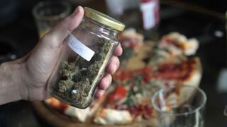 Brasileños intentan detener la legalización de la marihuana en Uruguay