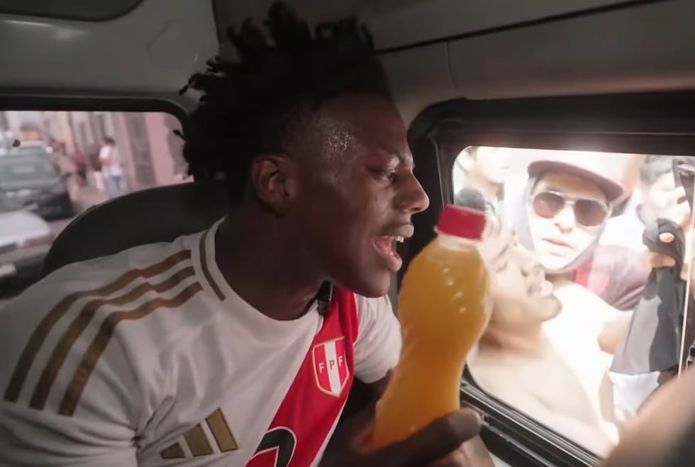 Otra bebida que disfrutó el estadounidense fue el refresco de maracuyá. (Captura de pantalla)