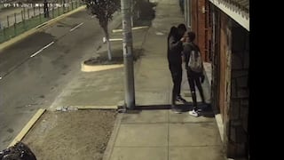 Chorrillos: delincuente encañona en la cabeza a menor y le roba su celular |VIDEOS