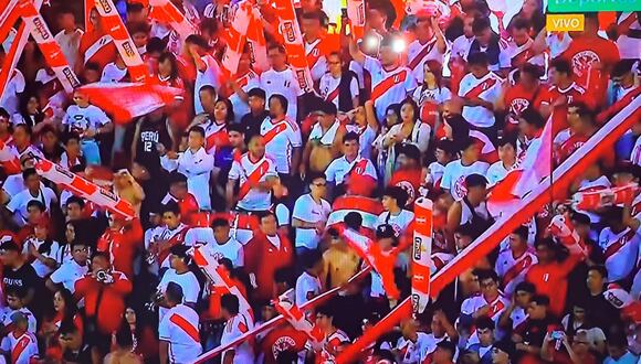 Así se vio el recibimiento de la hinchada bicolor en el Perú vs Venezuela por Eliminatorias 2026| VIDEO. (Foto: captura Movistar)