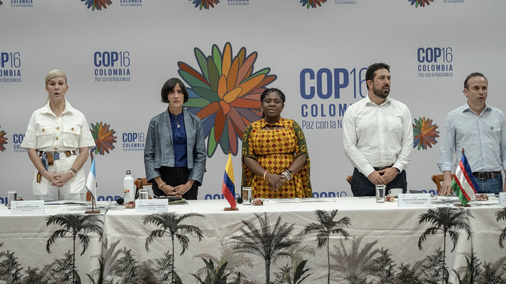 La gobernadora del Valle, Dilian Frnacisca Toro, la ministra de Ambiente Susana Muhamad, la vicepresidenta Francia Márquez y el alcalde de Cali Alejandro Eder (derecha). Foto: MinAmbiente Colombia.