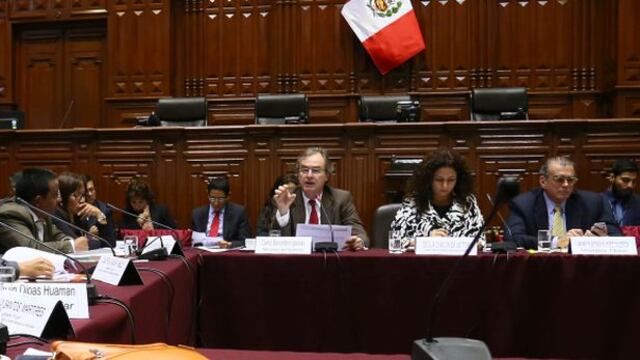 Presupuesto aprueba adelantar aumento para PNP y FF.AA.