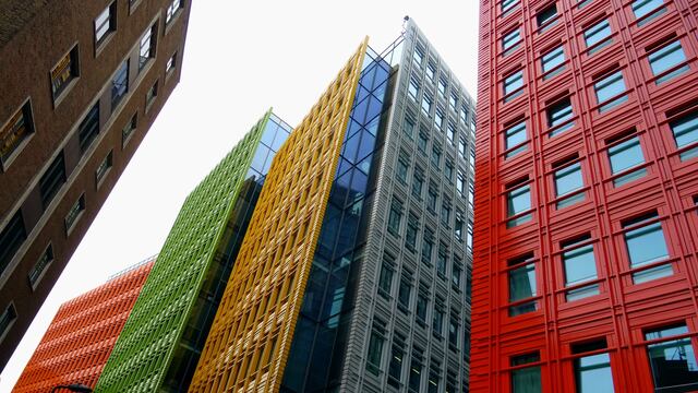 Edificios ‘camaleón’: material cambia de color para ahorrar energía en temporada de calor o frío