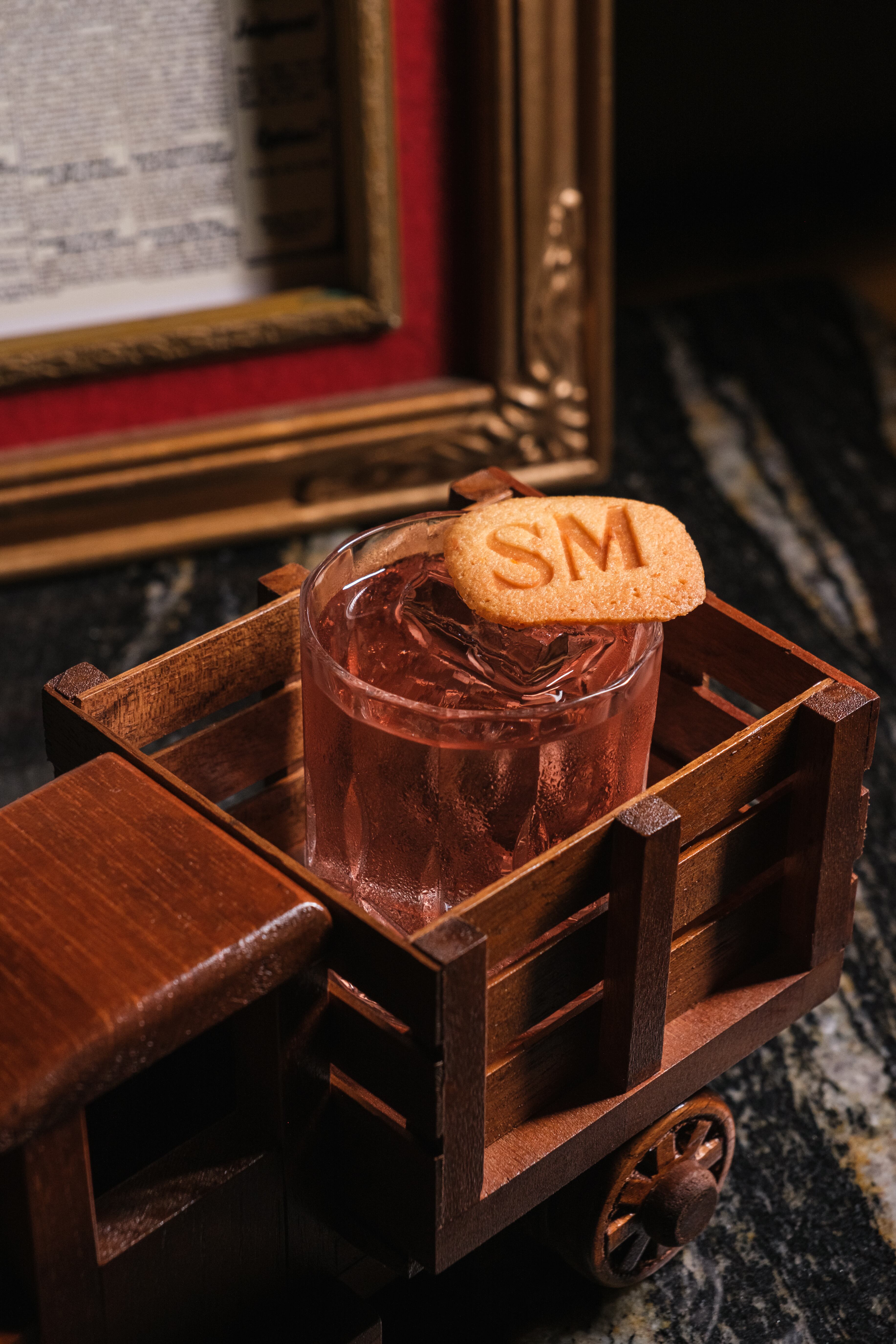 Sastrería Martínez acaba de lanzar una nueva carta con 18 cócteles basados en insumos peruanos poco usados como macambo, camu camu y mamey.